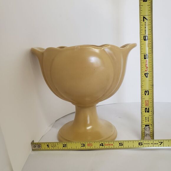Vintage Hull Pottery Tan Tulip Vase with Pedestal Base and Glazed Finish MCM - Picture 6 of 7